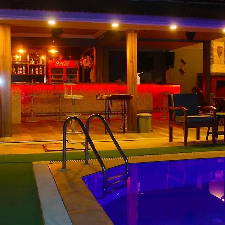 Hotell Carmina 3*