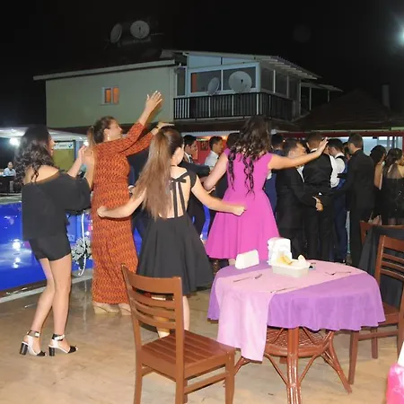 Hotell Carmina 3*