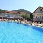 Otel Carmina 3*