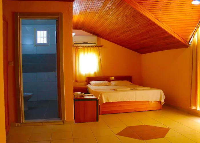 Carmina Hotel